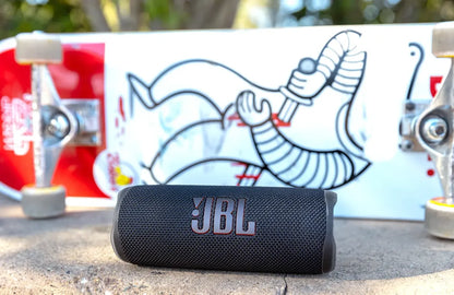 JBL Flip 6 - Enceinte portable sans fil Bluetooth 5.1 - 30 Watts - Etanche (IP67) - Autonomie 12 heures